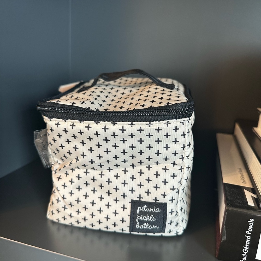 Petunia Pickle Bottom modular storage box. Keep food cold. Black cream mininal